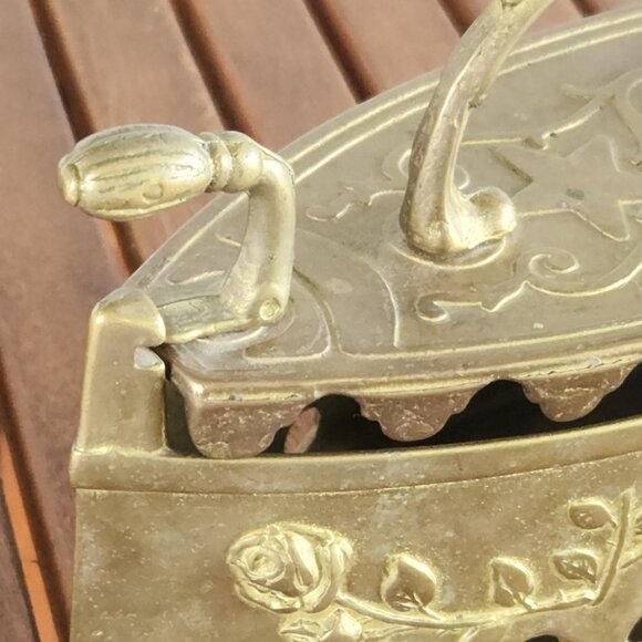 Antique 19th-Century Solid Brass Coal Iron Ornate Floral Decorative Collectible - Picture 8 of 10